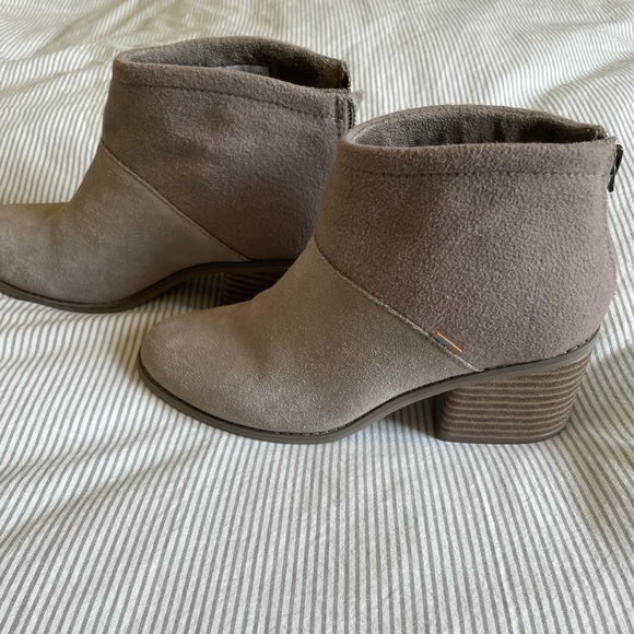 Toms Lacy Booties - Picture 1 of 4